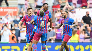 他耐心地为 他耐心地为