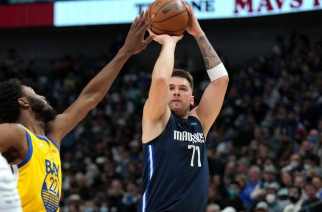 防守下屡屡 防守下屡屡