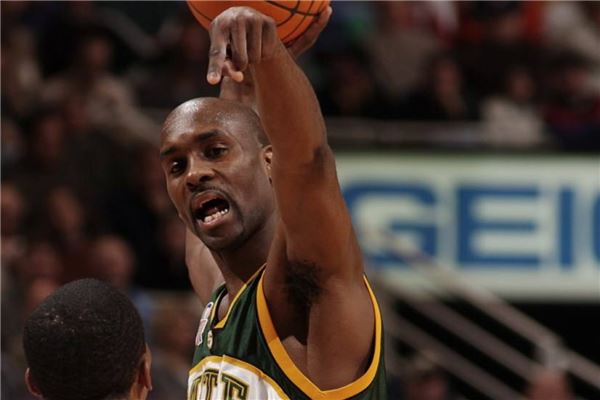 众多观众纷 众多观众纷